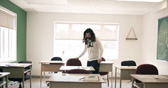 Presenting the centre's D'cole de la rue program